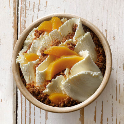 Almond dessert with mango